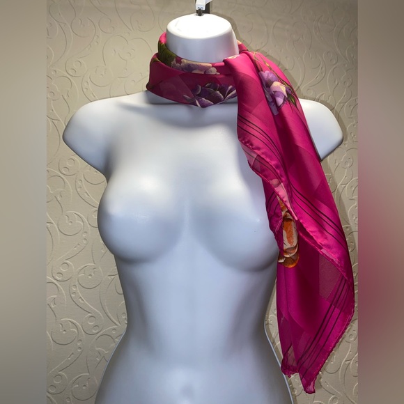 BUNDLE VINTAGE SCARFS MYSTERY BOX 10 VINTAGE SCARFS - Picture 3 of 9